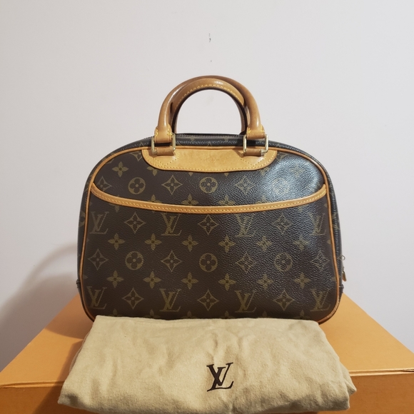 ❗SOLD❗ Authentic LV Trouville - Picture 4 of 15